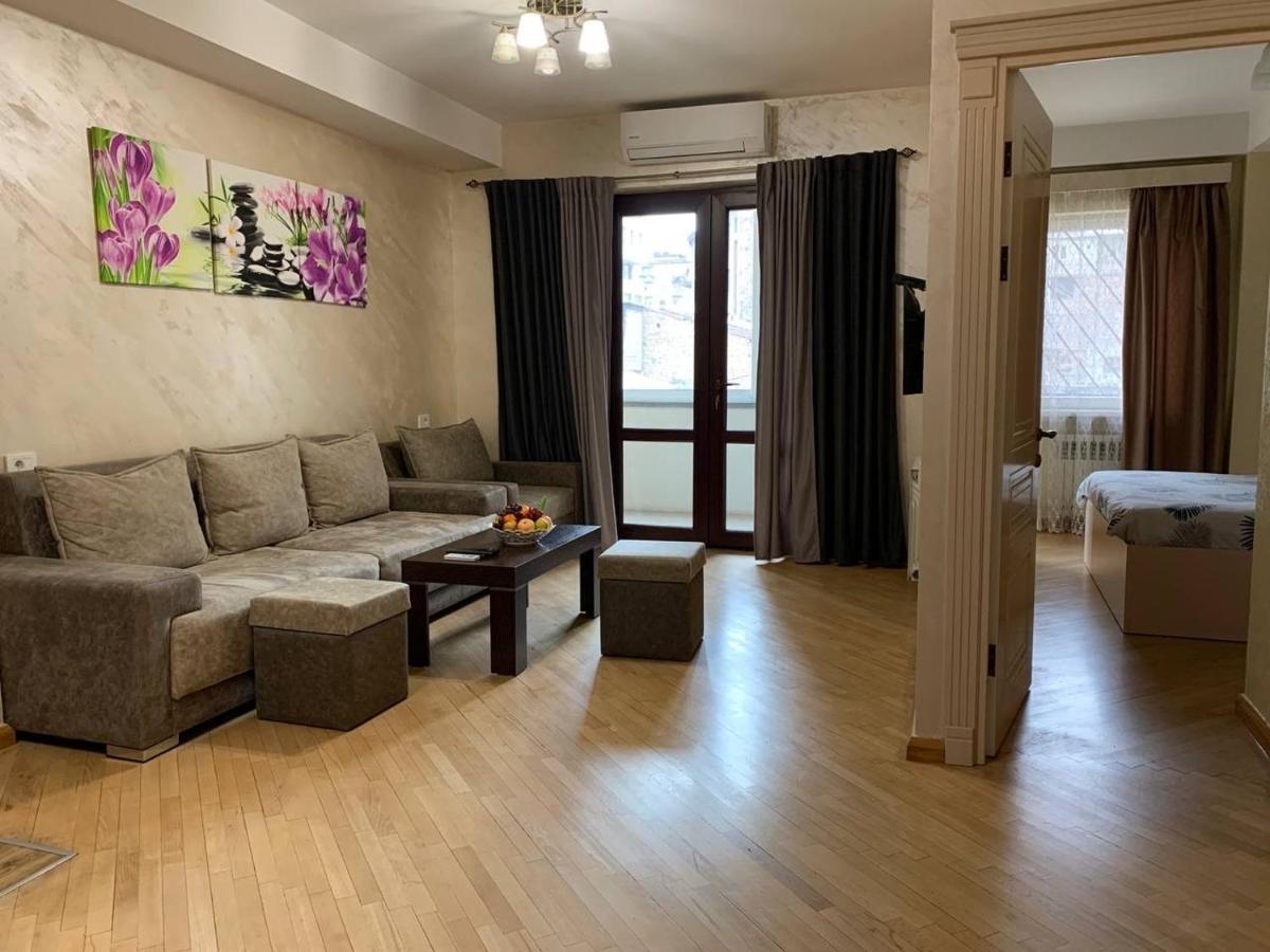 Comfortable Apartment In Center Єреван Екстер'єр фото