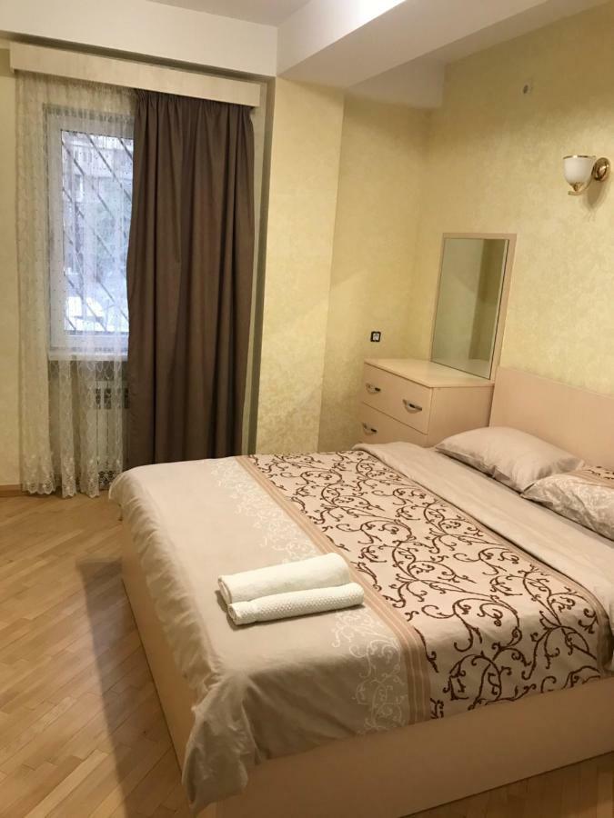 Comfortable Apartment In Center Єреван Екстер'єр фото